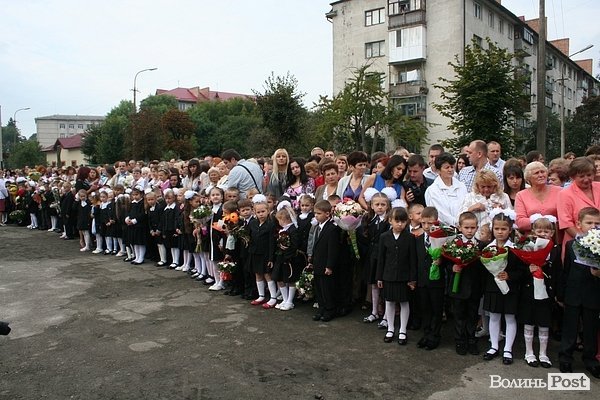 Перше вересня у луцькій школі №9. ФОТО