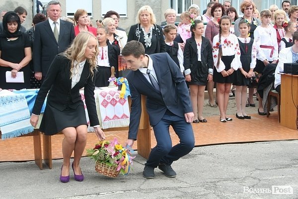 Перше вересня у луцькій школі №9. ФОТО