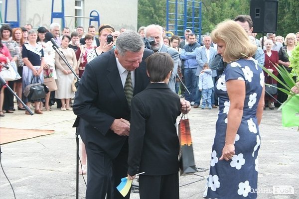 Перше вересня у луцькій школі №9. ФОТО