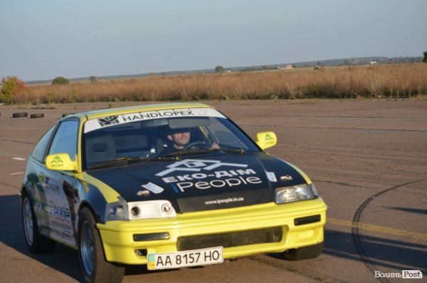 Під Луцьком відбувся чемпіонат з дрег-рейсингу. ФОТО