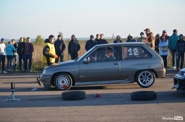 Під Луцьком відбувся чемпіонат з дрег-рейсингу. ФОТО