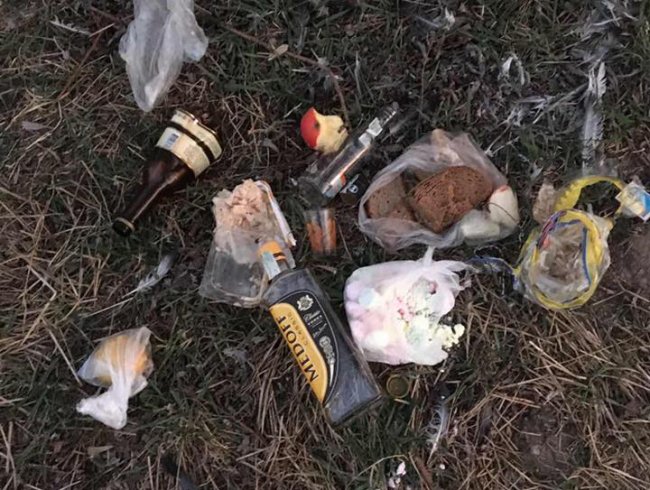 Двох волинян покарають за сміття на березі Стиру. ФОТО