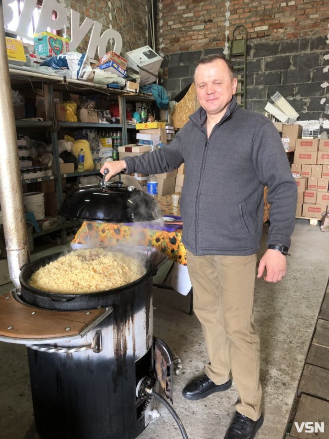 Релігійна громада з Волині виготовила понад 150 тисяч літрів тушкованок для фронту