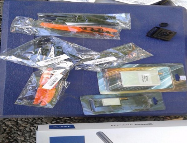 У зоні АТО прикордонники виявили більше 6 тисяч карток поповнення   рахунку та комплектуючі до безпілотників. ФОТО