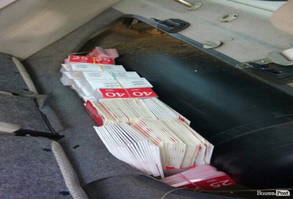 У зоні АТО прикордонники виявили більше 6 тисяч карток поповнення   рахунку та комплектуючі до безпілотників. ФОТО