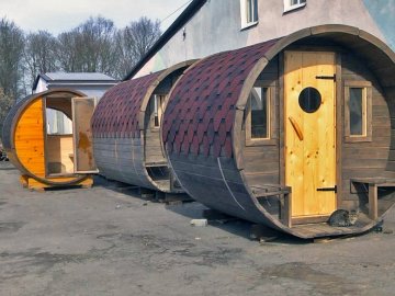 У селі біля Луцька виготовляють пересувні лазні-діжки для військових. ВІДЕО