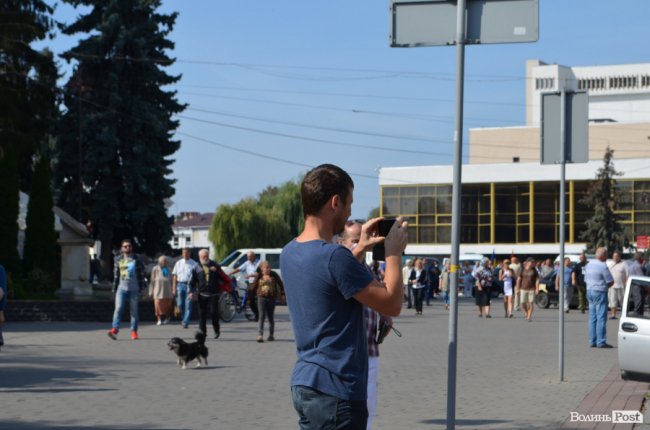 «Був сміливим, добрим і завжди допомагав»: у Луцьку попрощалися з Героєм Юрієм Лавренчуком. ФОТОРЕПОРТАЖ