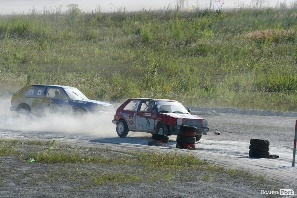 Під час автогонок під Луцьком перекинувся автомобіль. ФОТО