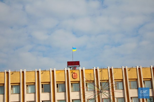 Танці, піджаки, промови: у Нововолинську відзначили день прапора. ФОТО