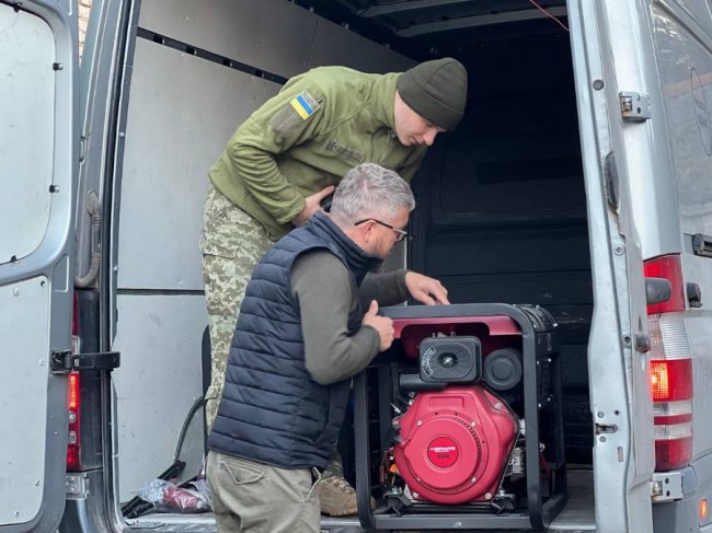 Для волинських прикордонників благодійники передали два дизельні генератори 