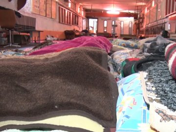 В укритті луцької школи ночує 200 людей. ВІДЕО