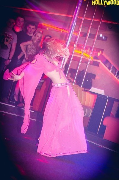 Еротична вечірка в луцькому клубі. ФОТО