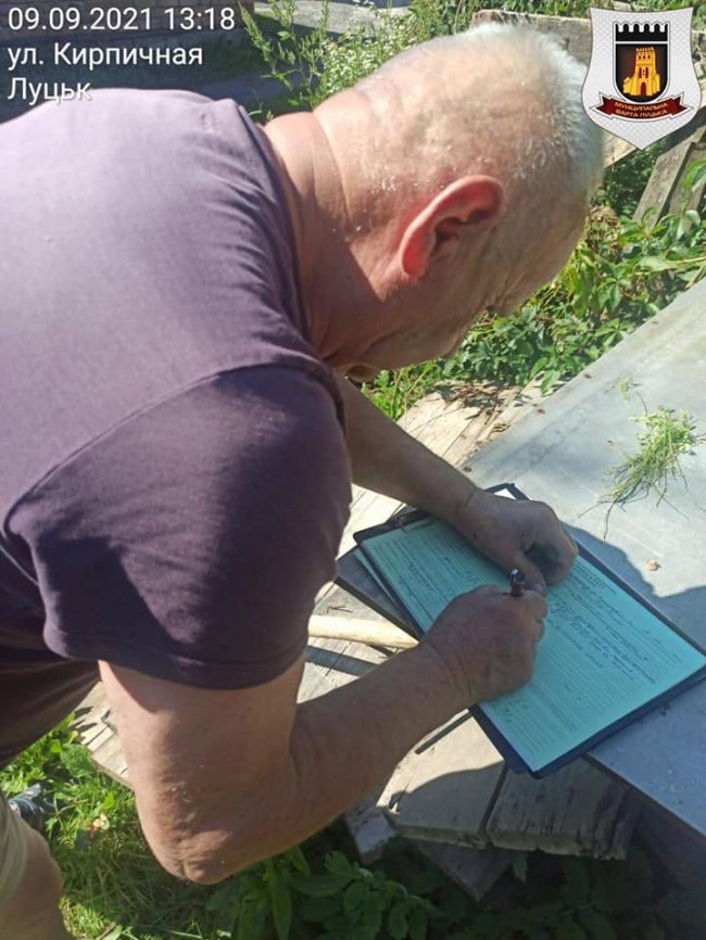 Мешканці приватних будинків у Луцьку зливали нечистоти просто на територію заказника 