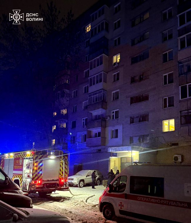 Із охопленої полум’ям квартири у Луцьку врятували чоловіка