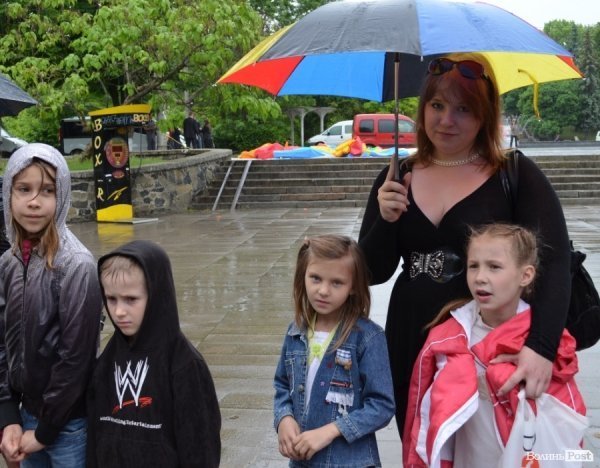 «Проспект розваг» у Луцьку відбувся попри дощову погоду. ФОТО