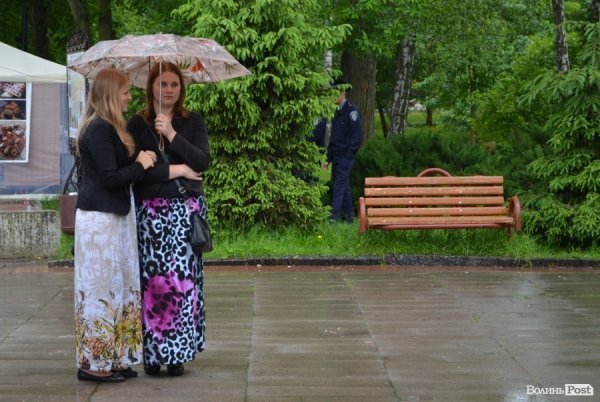 «Проспект розваг» у Луцьку відбувся попри дощову погоду. ФОТО