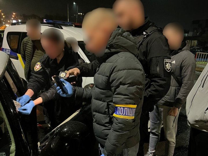 У Луцьку 54- річний чоловік зламував авто та грабував їх. ВІДЕО