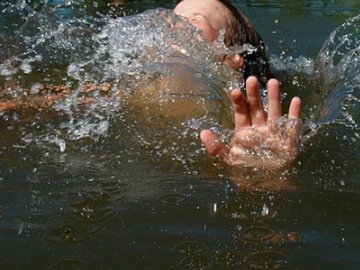 Як на Волині медики «відкачали» дитину, яка втопилася