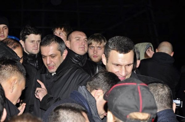 Як Кличко, Тягнибок і Яценюк мітингували на Євромайдані. ФОТО