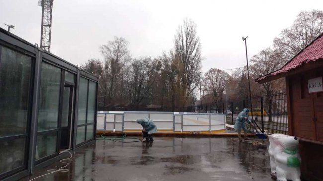 У Луцьку відкриють парк атракціонів і ковзанку. ФОТО