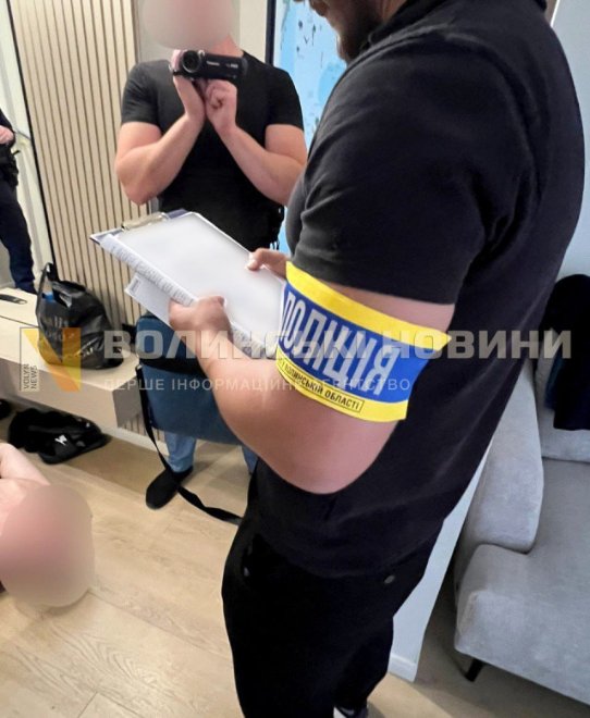 У Луцьку - обшуки: викрили групу шахраїв, які «розводили» людей на гроші