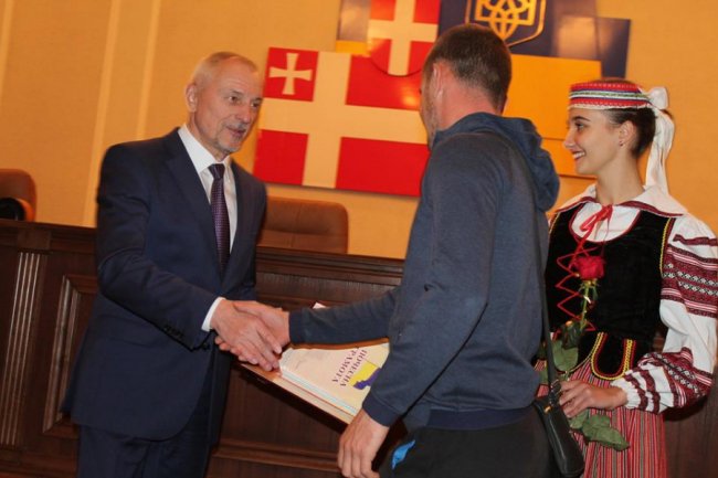 У Луцьку привітали автомобілістів та дорожників з професійним святом. ФОТО