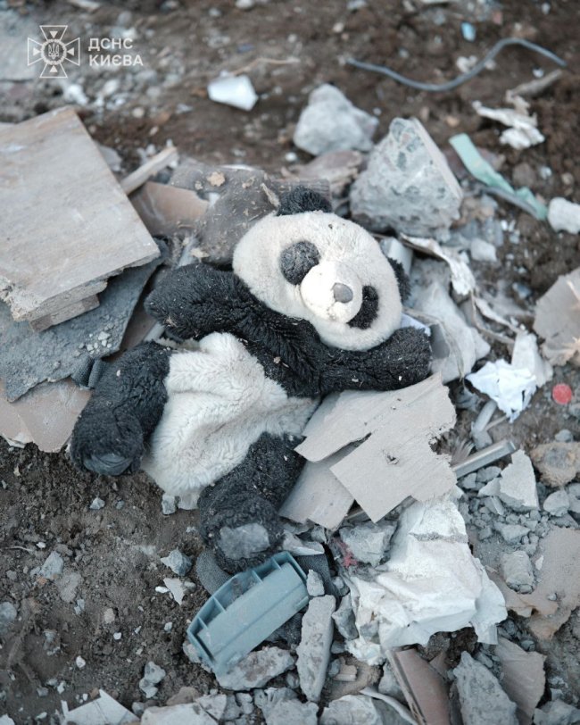 З-під завалів у Києві дістали ще одне тіло. Кількість загиблих зросла до 28