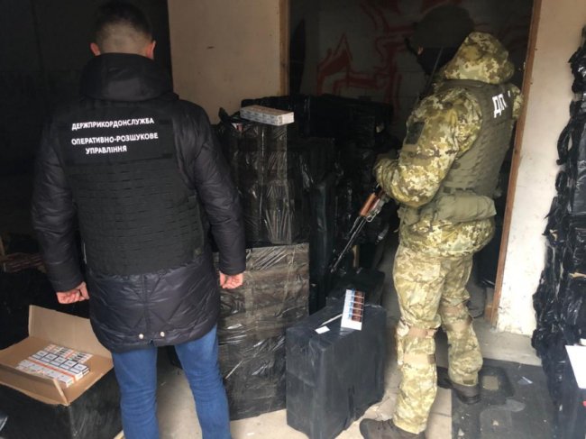 На Волині ліквідували канал незаконної реалізації контрафактних сигарет. ФОТО. ВІДЕО