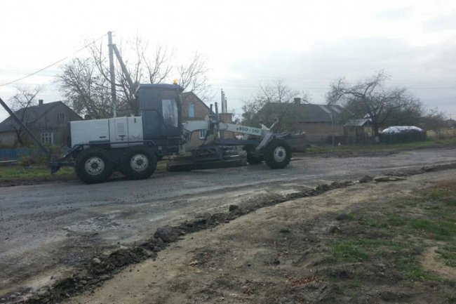 У селі біля Луцька почали ремонт дороги за півтора мільйона. ФОТО