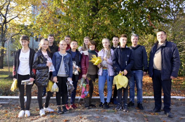 На Волині школярі заготовляли насіння рідкісних видів дерев. ФОТО