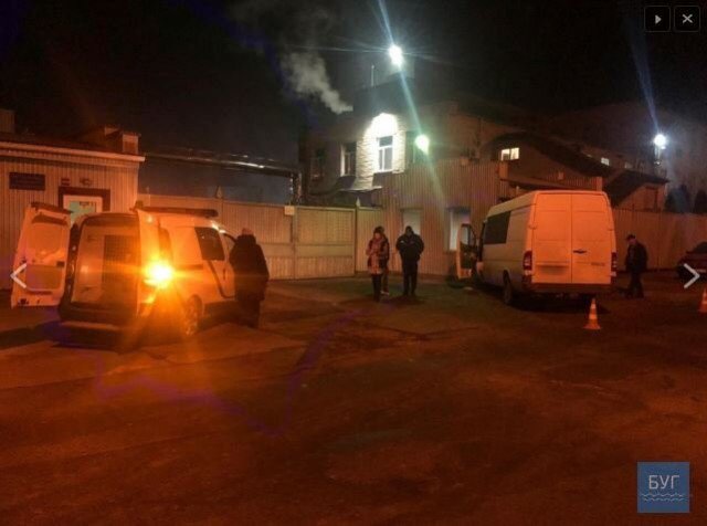 Аварія у Нововолинську: бус протаранив паркан. ФОТО