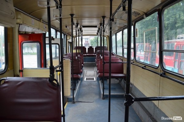 Люблін передав Луцьку 20-річний тролейбус. ФОТО