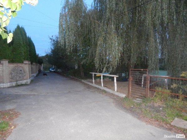 У Луцьку - конфлікт через дитячий майданчик. ФОТО