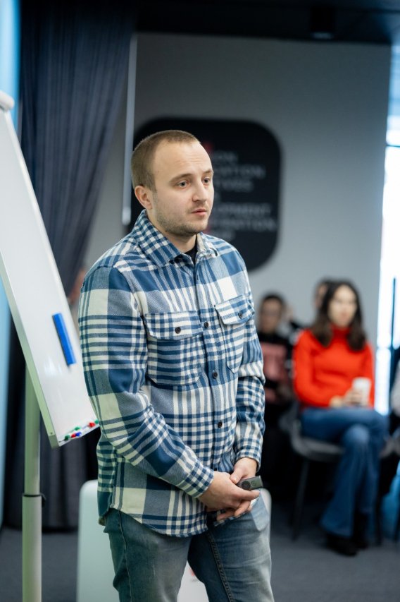 Сценарист українських серіалів Павло Євчук в Дія. Бізнес у Луцьку розповів, як написати класний сценарій