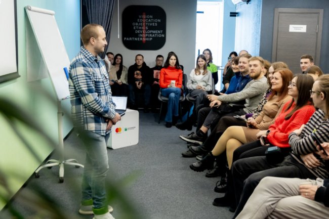 Сценарист українських серіалів Павло Євчук в Дія. Бізнес у Луцьку розповів, як написати класний сценарій