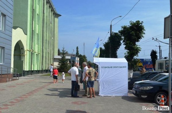 «Харе Крішна всім, сидимо до останнього». Мітинг під Апеляційним Судом.ФОТО