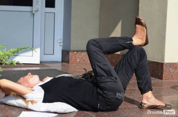 «Харе Крішна всім, сидимо до останнього». Мітинг під Апеляційним Судом.ФОТО