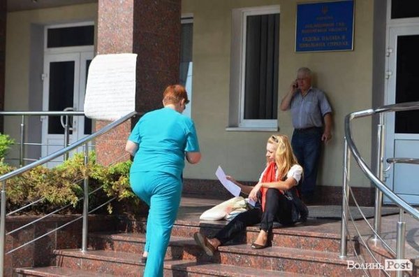 «Харе Крішна всім, сидимо до останнього». Мітинг під Апеляційним Судом.ФОТО