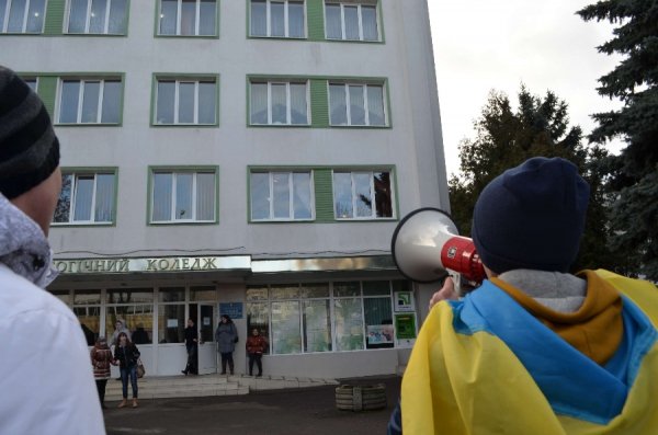 У Луцьку збудували «живий ланцюг» на підтримку євроінтеграції. ФОТО