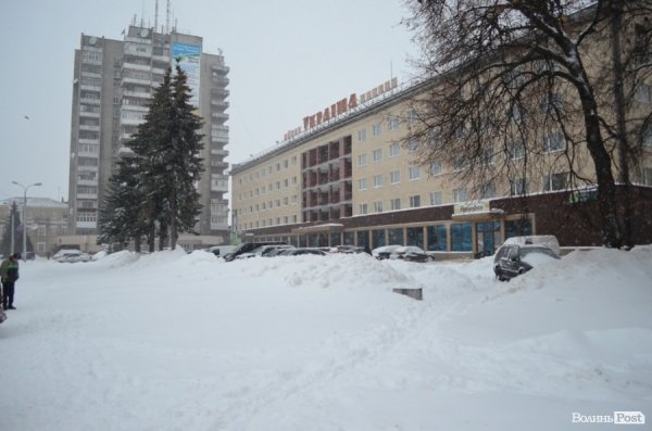 Як Луцьк замело снігом. ФОТО