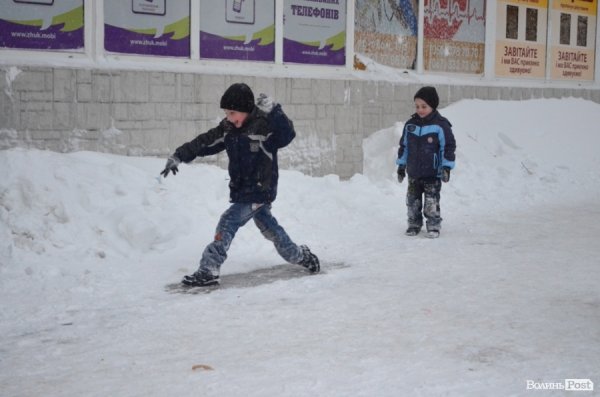 Як Луцьк замело снігом. ФОТО