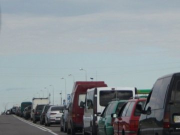 У чергах на кордоні з Польщею – майже 300 автівок