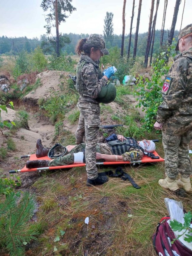На Волині пройшли спільні навчання прикордонників та тероборонівців з тактичної медицини. ФОТО