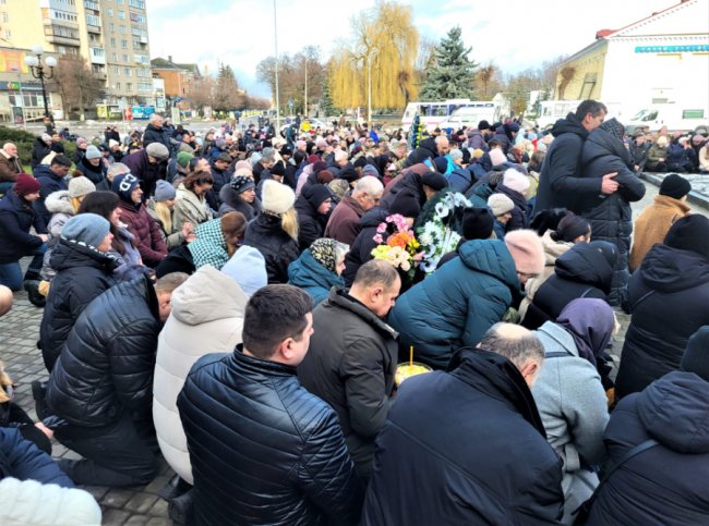 У Ковелі прощалися із фотографом, який загинув за Україну, Максимом Бурдою. ФОТО