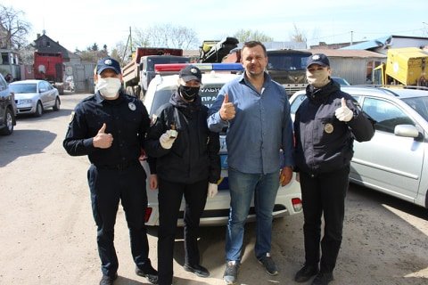 У Луцьку усіх охочим безплатно роздавали маски та антисептики. ФОТО