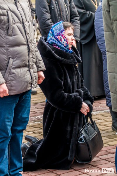 «Силою нашу церкву ніхто не забере»: як у Луцьку прихильники УПЦ (МП) на майдан вийшли. ФОТОРЕПОРТАЖ