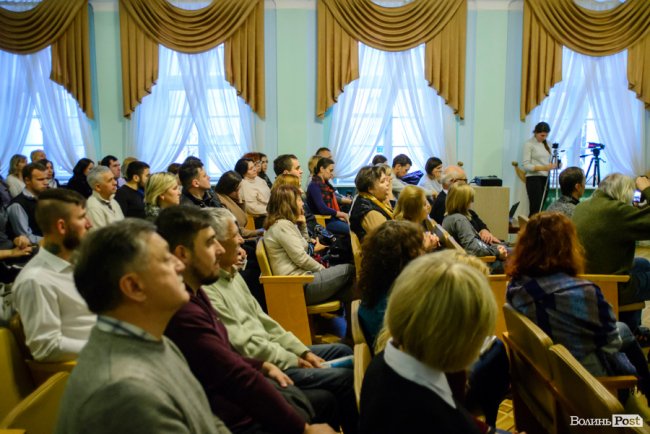 У Луцьку презентували скандальну книгу про Стуса із грифом «РОЗСЕКРЕЧЕНО». ФОТО