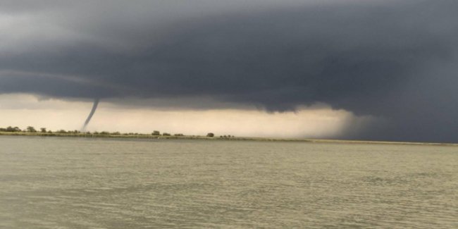 Волинський депутат з дружиною стали свідками смерчу. ФОТО