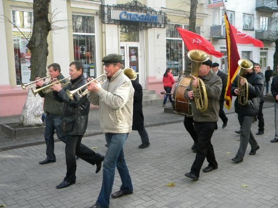 Комуністи Волині відзначили річницю своєї революції. ФОТО