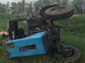 Під Луцьком трактор з'їхав у кювет, водій загинув на місці